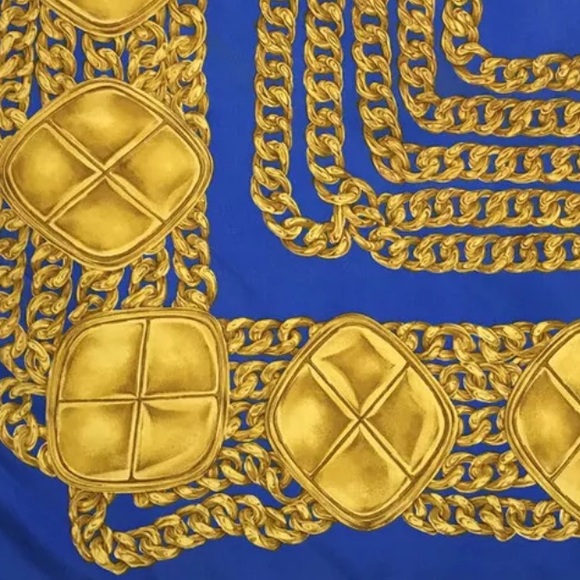 CHANEL SILK STATEMENT SCARF W34.3"xH34.3" - Picture 7 of 7